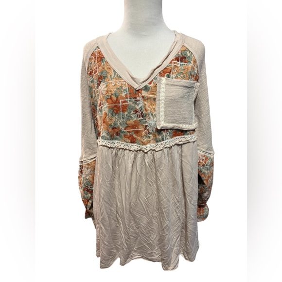 POL Tops - NWOT POL Floral Patchwork V-Neck Top